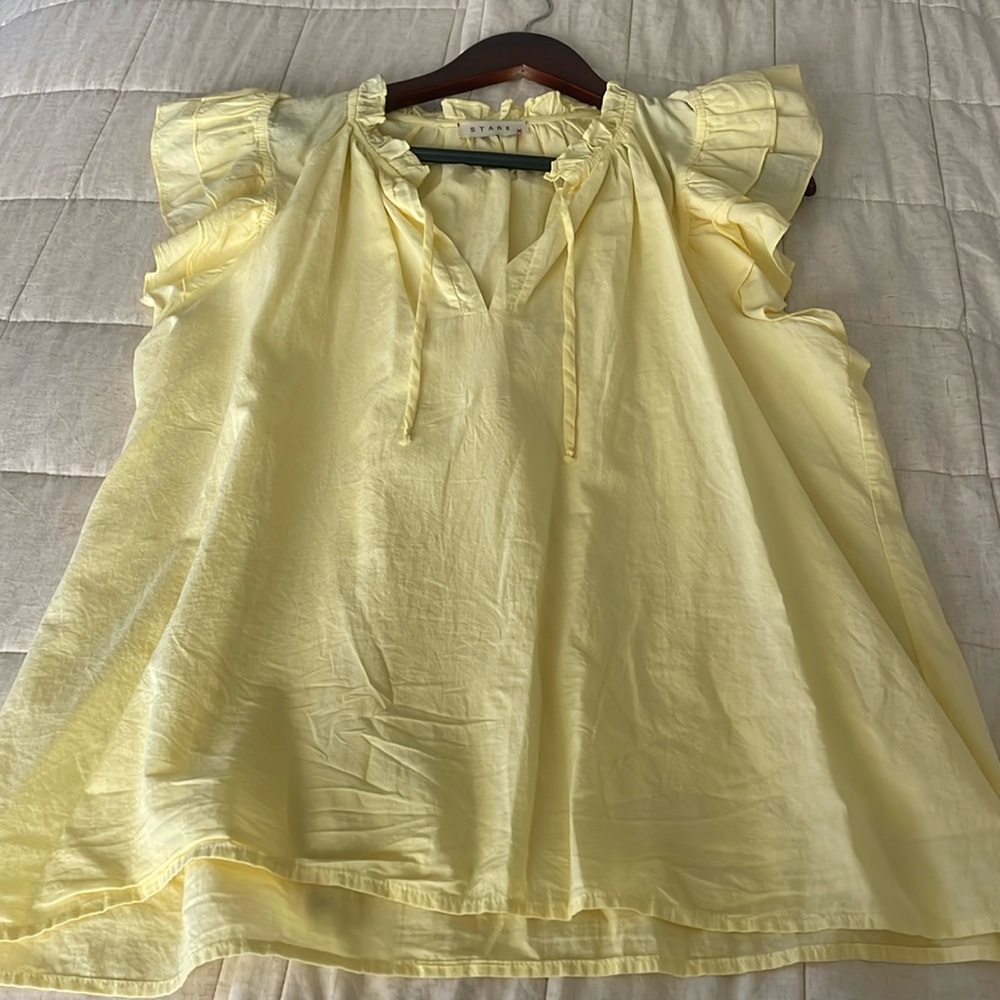STARK Yellow flutter sleeve top. S.